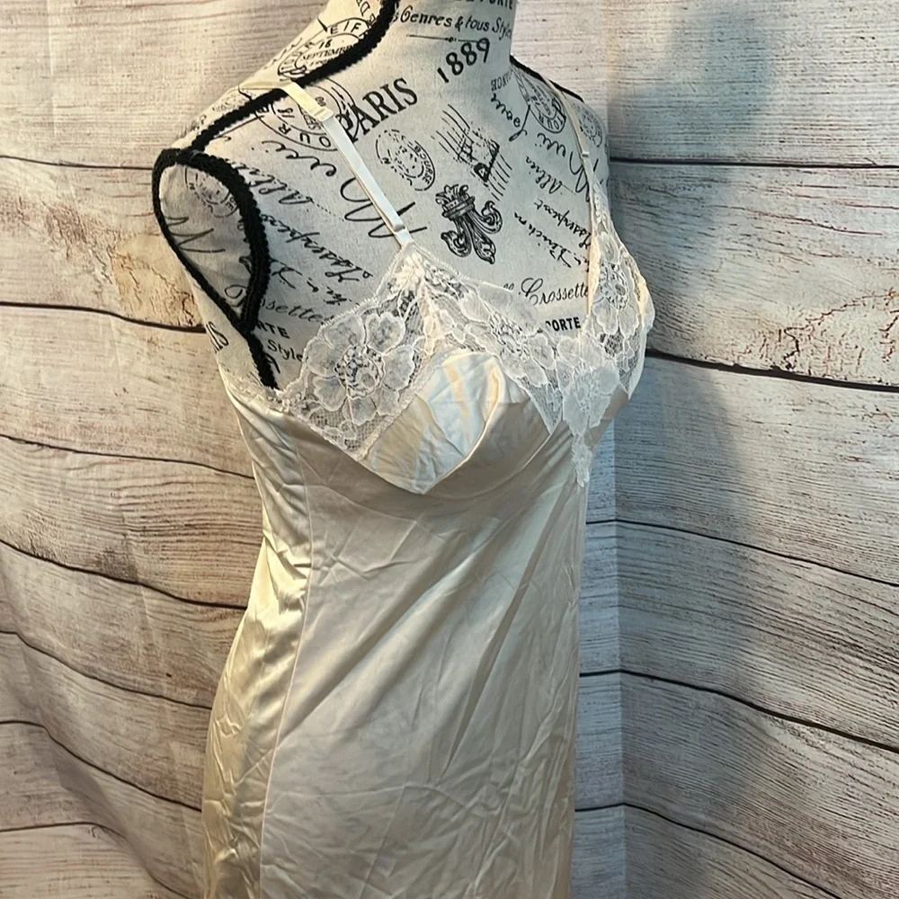 Kayser Vintage Full Slip Lingerie Adjustable Straps Lace Trim Size 32 USA
